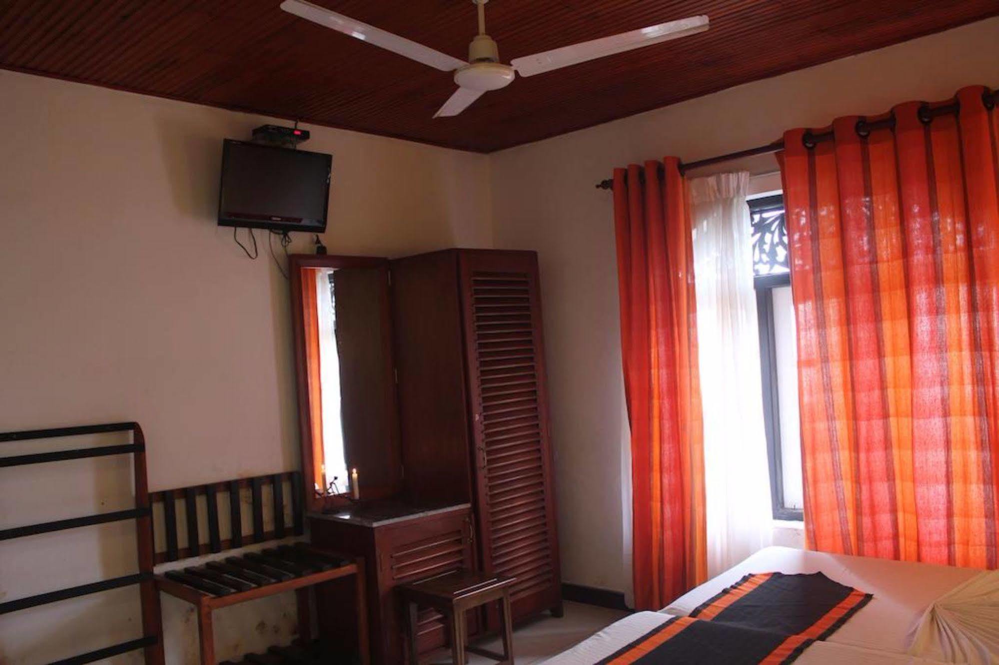 Samaya Beach Hotel Unawatuna Exterior photo